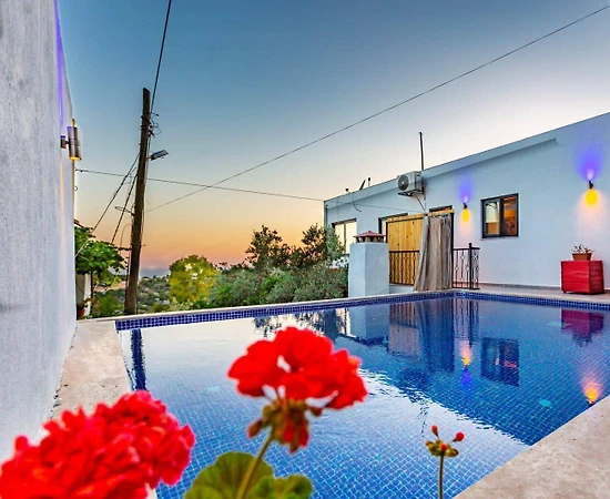 Kalkan Bezirgan'da Deniz Manzaralı, Özel Havuzlu, Balayı Villası - 1