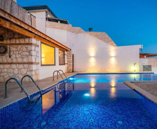 Kaş Bezirgan'da Enfes Deniz Manzaralı, Özel Havuzlu, Balayı Villası - 1