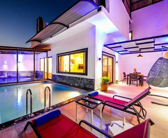 Kaş Bezirgan'da Merkezi Konumda, Özel Havuzlu, Balayı Villası - 1
