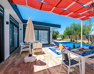Kaş Üzümlü'de Modern Tasarımlı, Özel Havuzlu, Jakuzili Villa - 1