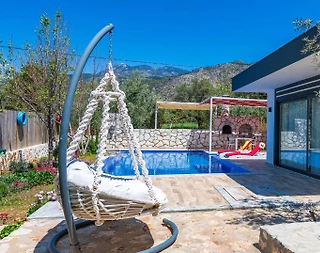 Kaş Üzümlü'de Modern Tasarımlı, Özel Havuzlu, Jakuzili Villa - 5