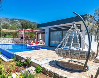 Kaş Üzümlü'de Modern Tasarımlı, Özel Havuzlu, Jakuzili Villa - 3