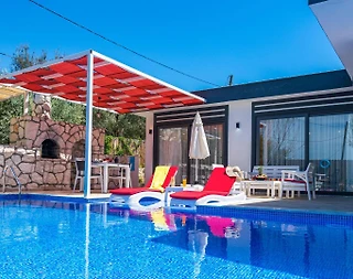 Kaş Üzümlü'de Modern Tasarımlı, Özel Havuzlu, Jakuzili Villa - 4
