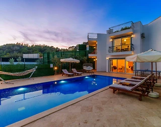 Kaş İslamlar'da Sakin Konumda, Özel Havuzlu, Kiralık Villa - 3