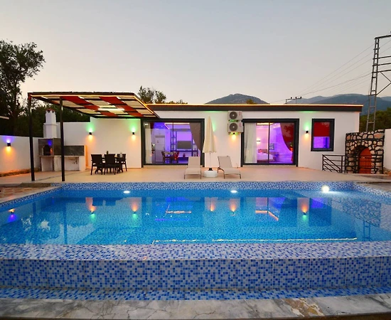 Kaş Çayköy'de Balayı Çiftlerine Uygun, Özel Havuzlu, Modern Villa  - 1