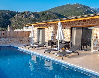 Kaş Çayköy'de Yemyeşil Bahçeli, Özel Havuzlu, Şık Tatil Villası - 2
