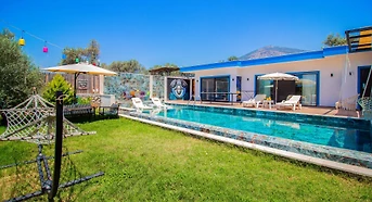 Kaş Çayköy'de Modern Tasarımlı, Özel Havuzlu, Lüks Villa