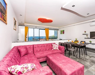 Kalkan Kördere'de Merkezi Konumda, Deniz Manzaralı, Konforlu Suit - 2