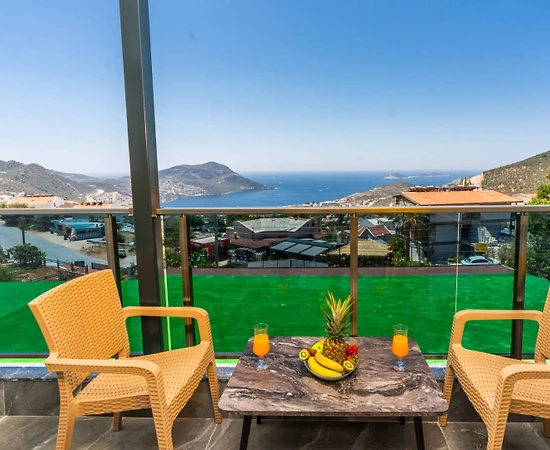 Kalkan Kördere'de Merkezi Konumda, Deniz Manzaralı, Konforlu Suit - 1