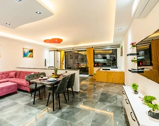 Kalkan Kördere'de Merkezi Konumda, Deniz Manzaralı, Konforlu Suit - 4