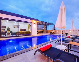 Kaş Bezirgan'da Eşsiz Doğada, Özel Havuzlu, Lüks Mimarili Villa - 1