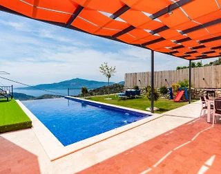 Kaş Bezirgan'da Çekirdek Ailelere Uygun, Özel Havuzlu, Konforlu Villa - 1