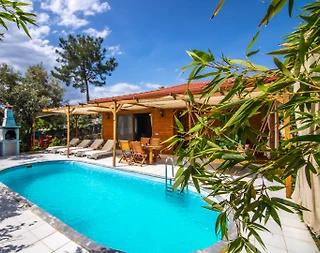 Kaş İslamlar'da Yeşillikler İçerisinde, Özel Havuzlu, Ahşap Villa - 1