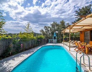 Kaş İslamlar'da Yeşillikler İçerisinde, Özel Havuzlu, Ahşap Villa - 3