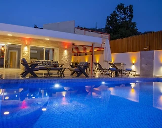 Kaş İslamlar'da Çiftlere Uygun, Özel Havuzlu, Modern Tasarımlı Villa - 1
