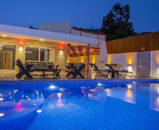 Kaş İslamlar'da Çiftlere Uygun, Özel Havuzlu, Modern Tasarımlı Villa - 1