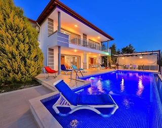 Kaş İslamlar'da Muhteşem Tasarımlı, Özel Havuzlu, Lüks Villa - 1