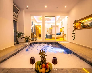 Kaş İslamlar'da Sakin Konumda, Isıtmalı Havuzlu, Balayı Villası - 1