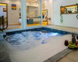 Kaş İslamlar'da Sakin Konumda, Isıtmalı Havuzlu, Balayı Villası - 4