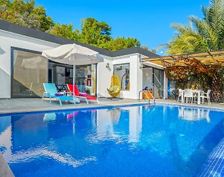 Kaş İslamlar'da Modern Tasarımlı, Özel Havuzlu, Balayı Villası - 1