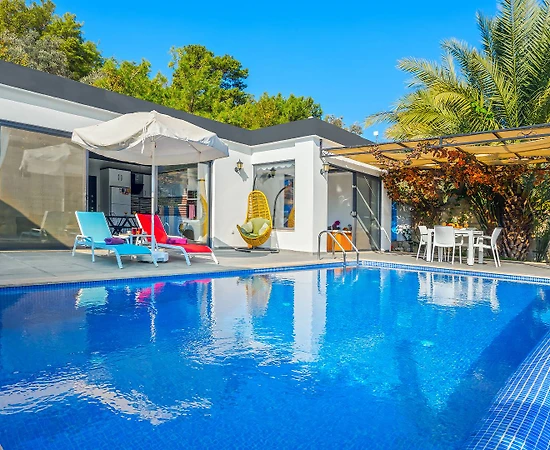 Kaş İslamlar'da Modern Tasarımlı, Özel Havuzlu, Balayı Villası - 1
