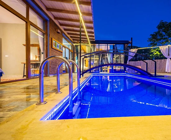 Kaş İslamlar'da Deniz Manzaralı, Havuzlu, Lüks Tatil Villası - 1