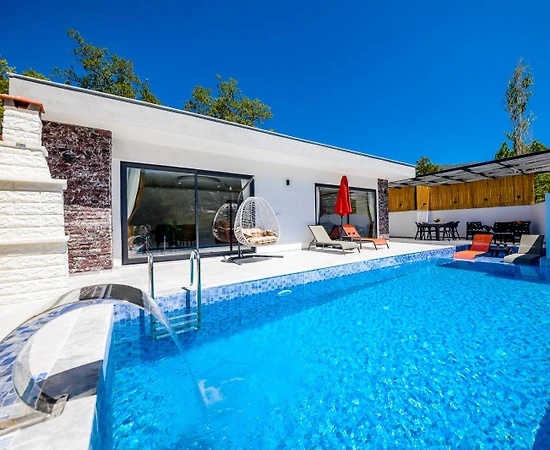 Kaş İslamlar'da Doğa İçerisinde, Özel Havuzlu, Modern Villa - 1