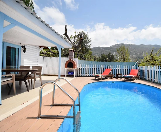 Kaş İslamlar'da Göz Alıcı Manzaraya Sahip, Özel Havuzlu, Kiralık Villa - 1