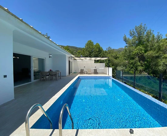 Kaş İslamlar'da Muhteşem Doğa Manzaralı, Özel Havuzlu, Lüks Villa - 1