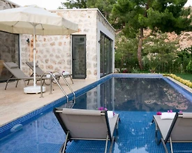 Kaş İslamlar'da Taş Mimarili, Kapalı Havuzlu, Bahçeli Villa - 2