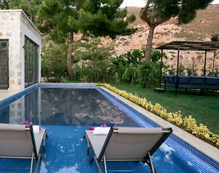 Kaş İslamlar'da Taş Mimarili, Kapalı Havuzlu, Bahçeli Villa - 2