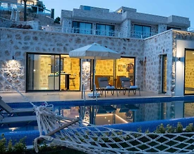 Kaş İslamlar'da Taş Mimarili, Kapalı Havuzlu, Bahçeli Villa - 3