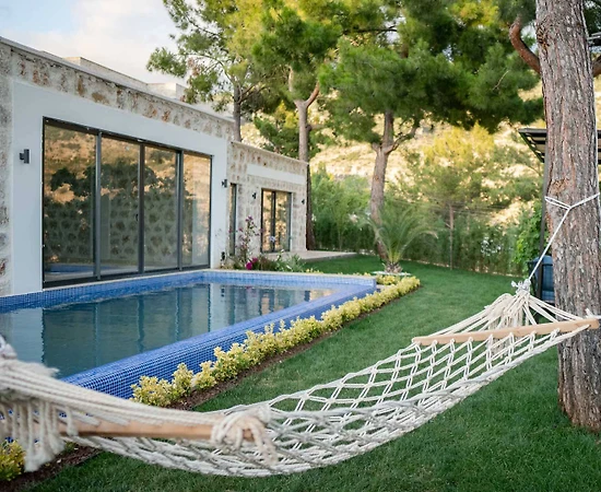 Kaş İslamlar'da Taş Mimarili, Kapalı Havuzlu, Bahçeli Villa - 1