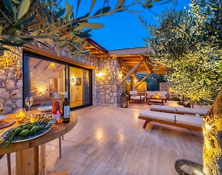 Kalkan Kalamar'da Denize Sıfır, Özel Plajlı ve Özel Havuzlu, Kiralık Villa - 2