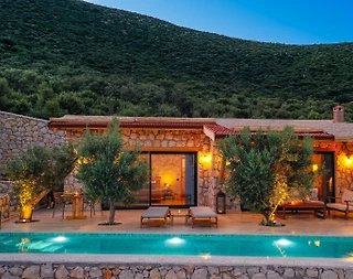 Kalkan Kalamar'da Denize Sıfır, Özel Plajlı ve Özel Havuzlu, Kiralık Villa - 1