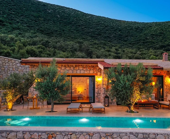 Kalkan Kalamar'da Denize Sıfır, Özel Plajlı ve Özel Havuzlu, Kiralık Villa - 1