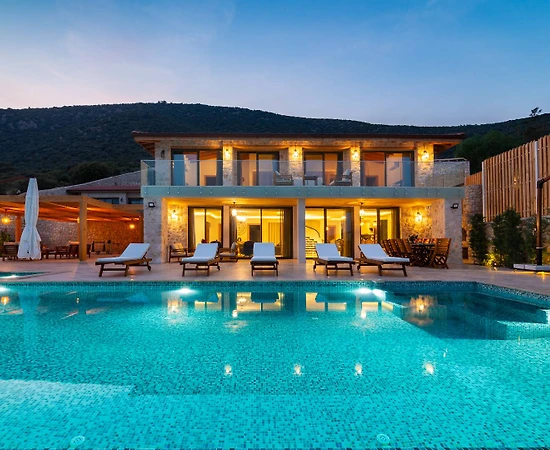 Kaş Kalkan'da Kalabalık Ailelere Uygun, Özel Plajlı, Lüks Villa - 1