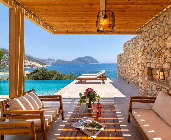 Kalkan Kalamar'da Denize Sıfır, Özel Havuzlu, Lüks Tasarımlı Villa - 1