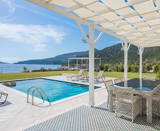 Kaş Kalkan'da Denize Sıfır, Özel Havuzlu, Bahçeli Kiralık Villa - 1