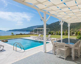 Kaş Kalkan'da Denize Sıfır, Özel Havuzlu, Bahçeli Kiralık Villa - 1