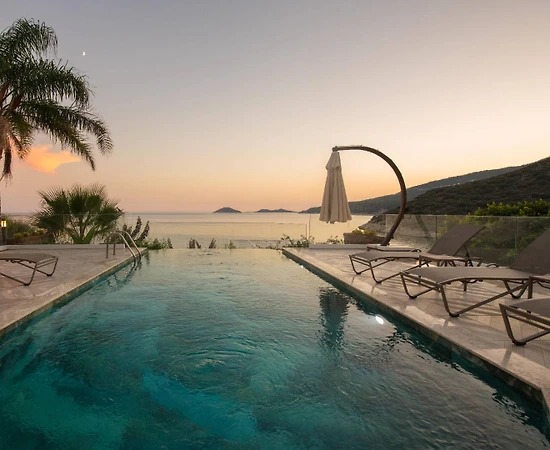 Kaş Kalkan'da Görkemli Deniz Manzaralı, Özel Plajlı, Kiralık Villa - 1