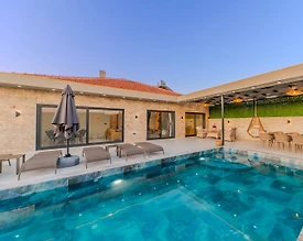 Kalkan Kınık'ta Sakin Konumda, Özel Havuzlu, Kiralık Villa - 2