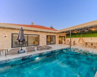 Kalkan Kınık'ta Sakin Konumda, Özel Havuzlu, Kiralık Villa - 2