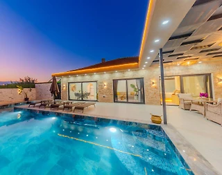 Kalkan Kınık'ta Sakin Konumda, Özel Havuzlu, Kiralık Villa - 1