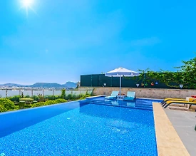 Kalkan Kınık'ta Doğa İçerisinde, Yetişkin ve Çocuk Havuzlu, Kiralık Villa - 3