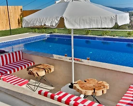 Kalkan Kınık'ta Ferah Bahçeli, Özel Havuzlu, Jakuzili, Kiralık Villa - 3