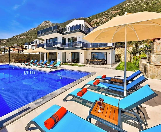Kaş Kalkan'da Geniş Ailelere Uygun, Sonsuzluk Havuzlu, Kiralık Villa - 1