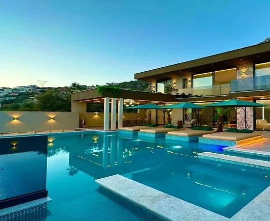 Kaş Bezirgan'da Deniz Manzaralı, Jakuzili, Saunalı, 9 Kişilik Villa - 1