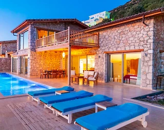 Kaş Bezirgan'da Deniz Manzaralı, Açık ve Kapalı Havuzlu, Kiralık Villa - 1