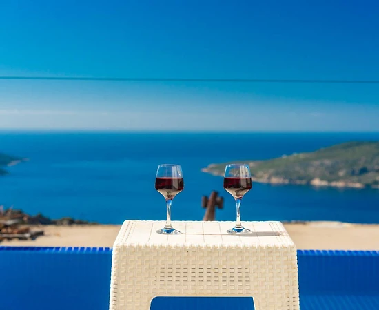 Kaş Kördere'de Enfes Deniz Manzaralı, Özel Havuzlu, Kiralık Villa - 1